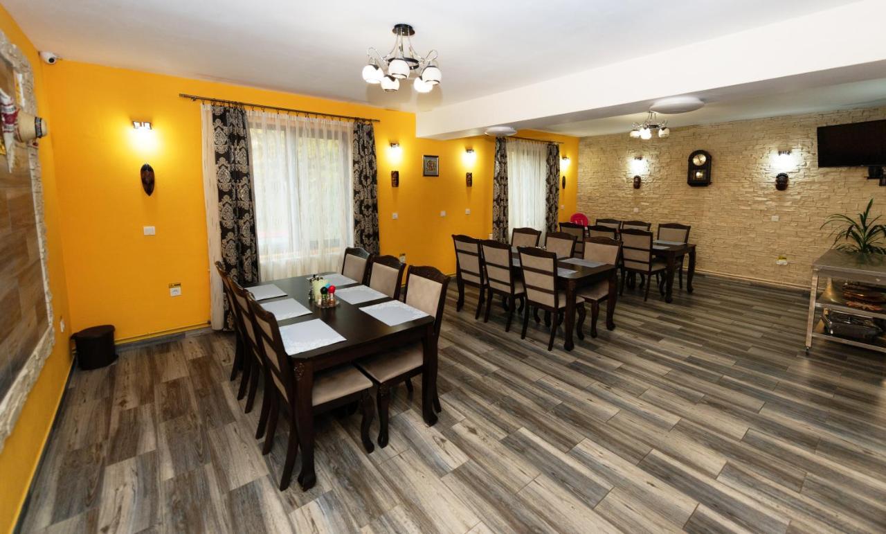 Stejarul Lui Andrei Otel Izvoarele  Dış mekan fotoğraf