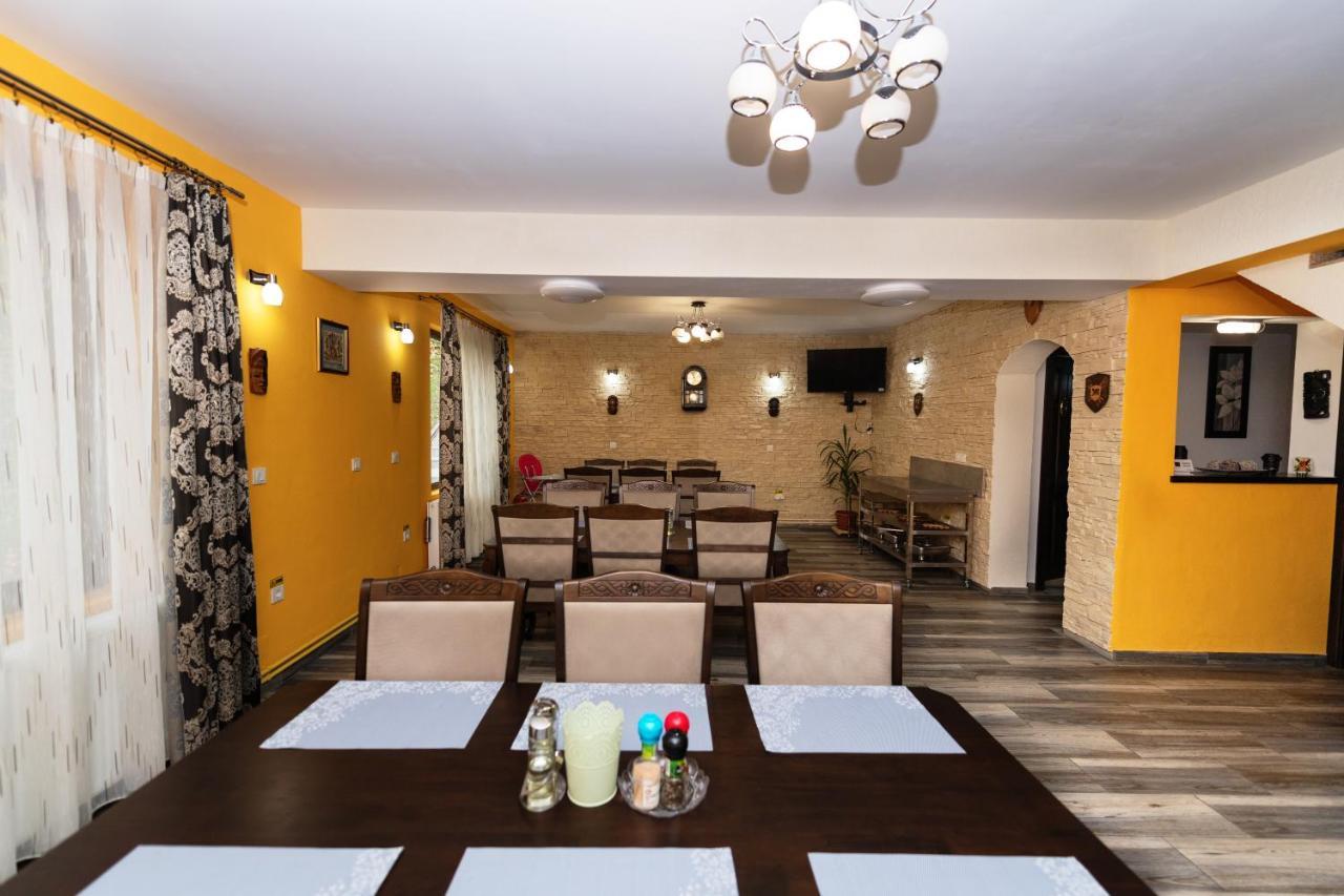 Stejarul Lui Andrei Otel Izvoarele  Dış mekan fotoğraf