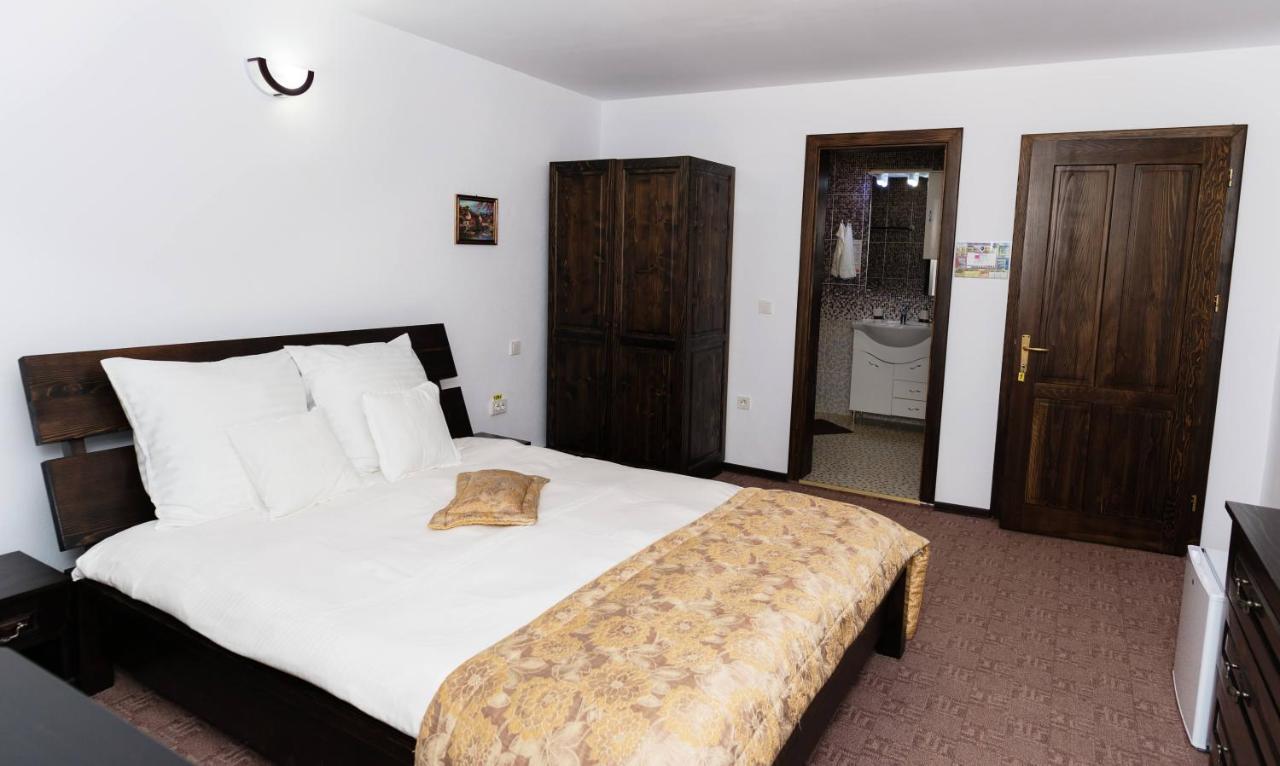 Stejarul Lui Andrei Otel Izvoarele  Dış mekan fotoğraf