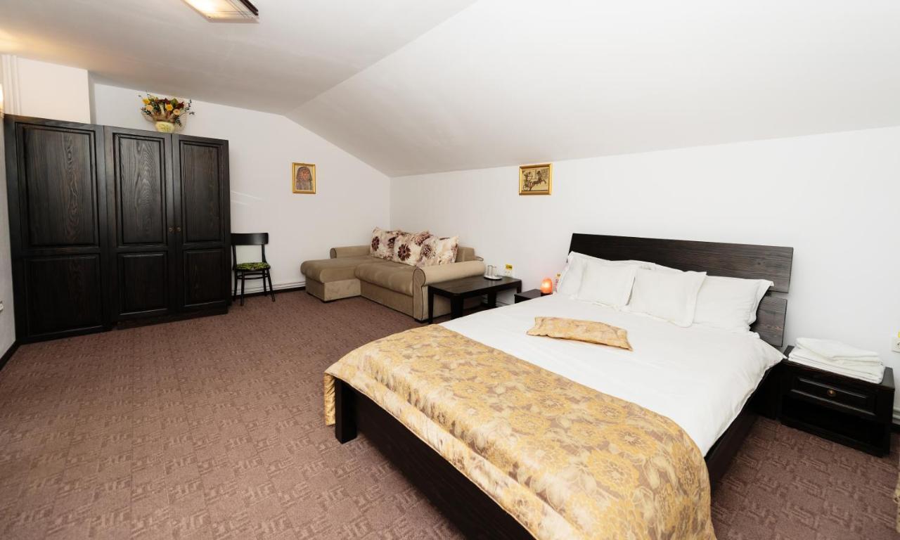 Stejarul Lui Andrei Otel Izvoarele  Dış mekan fotoğraf