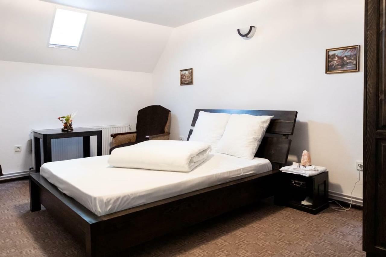 Stejarul Lui Andrei Otel Izvoarele  Dış mekan fotoğraf